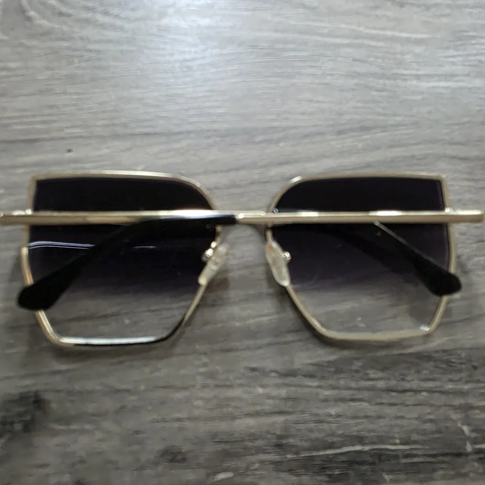 Quay Australia Women's Sunglasses - Picture 2 of 2